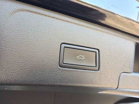 Used 2024 Volkswagen Atlas Cross Sport SE FWD image 38