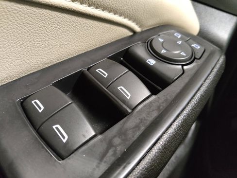 Used 2022 Chevrolet Traverse LS FWD image 27