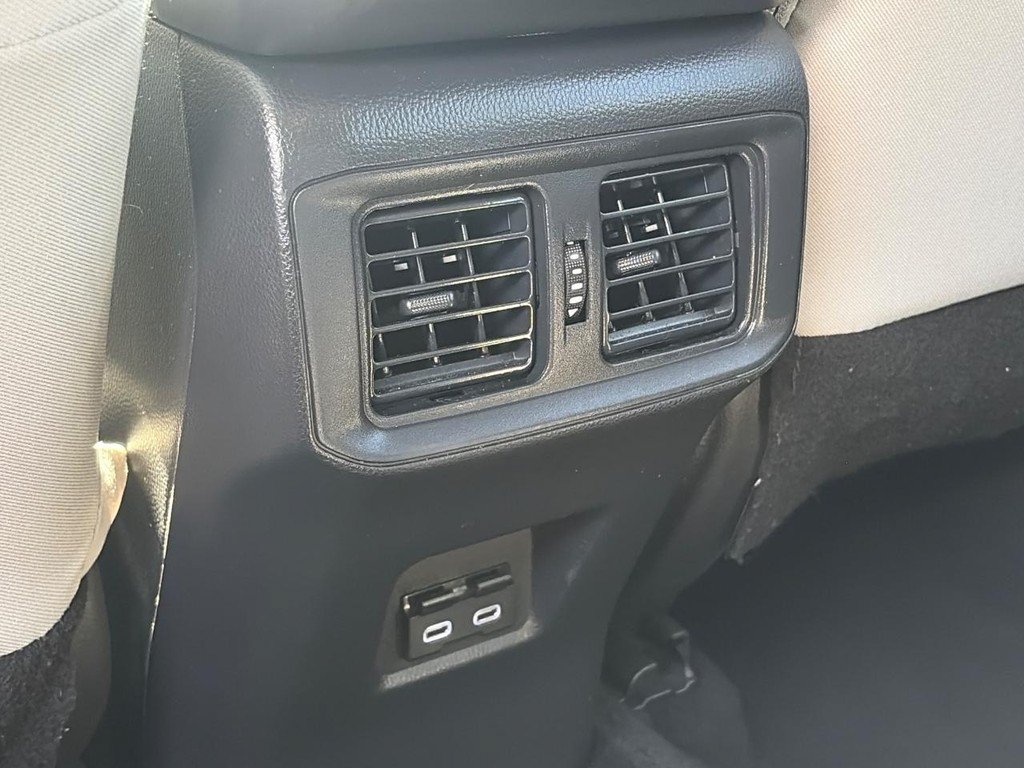 Used 2025 Toyota RAV4 XLE FWD image 11