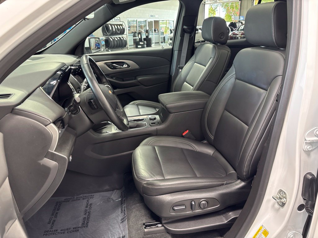 Used 2023 Chevrolet Traverse LT w/ LT Premium Package AWD/4WD image 10