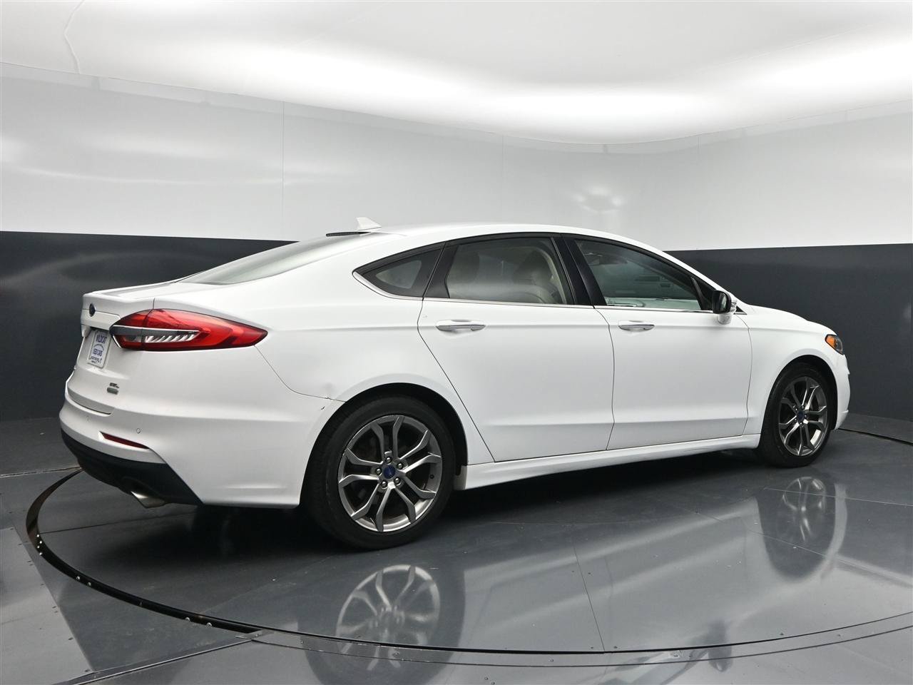 Used 2020 Ford Fusion SEL FWD image 5
