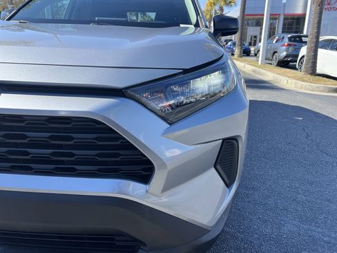 Used 2022 Toyota RAV4 LE image 5