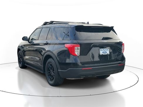 Used 2022 Ford Explorer XLT image 3