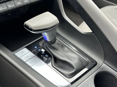 Used 2024 Hyundai Elantra SEL image 21