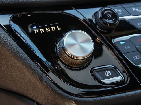 Used 2022 Chrysler Pacifica Pinnacle FWD image 21