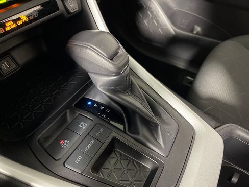 Certified 2024 Toyota RAV4 XLE FWD image 22