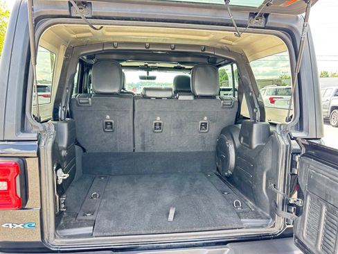 Used 2023 Jeep Wrangler Unlimited Sahara AWD/4WD image 15