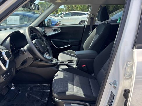 Used 2025 Kia Soul LX w/ LX Technology Package FWD image 27