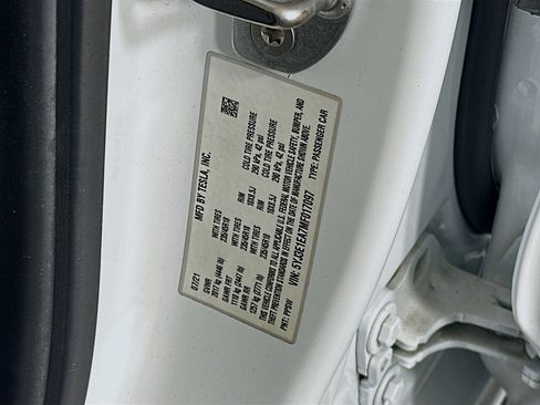Used 2021 Tesla Model 3 Standard Range Plus image 12