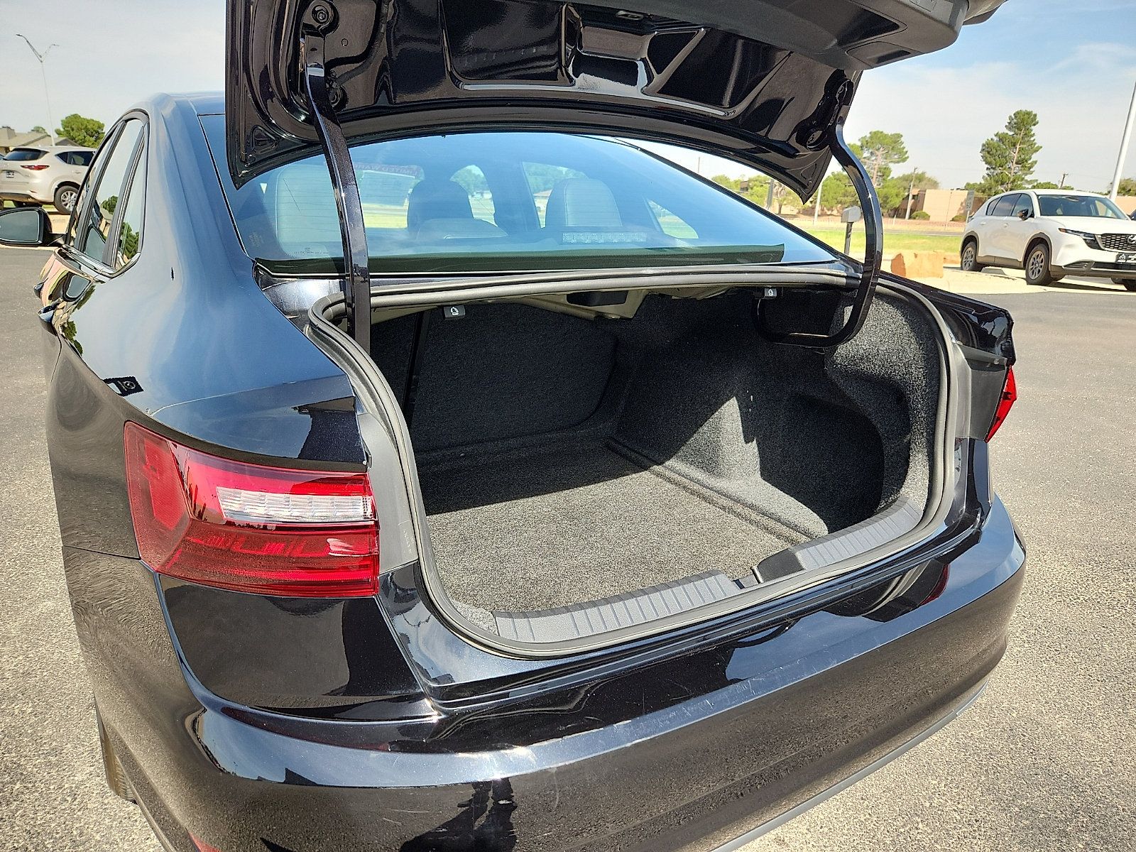 Used 2020 Volkswagen Jetta R-Line FWD image 9