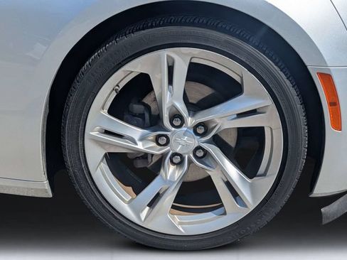 Used 2019 Chevrolet Camaro LT RWD image 11