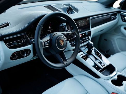 Used 2026 Porsche Macan AWD/4WD image 4