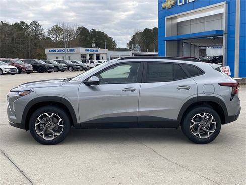 New 2026 Chevrolet Trax LT w/ Driver Confidence Package image 2