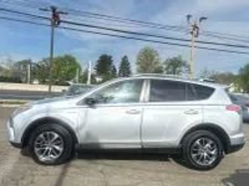 Used 2016 Toyota RAV4 XLE AWD/4WD image 8