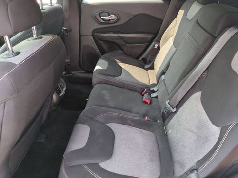 Used 2014 Jeep Cherokee Latitude FWD image 24
