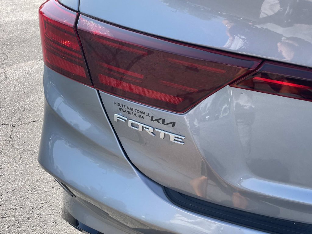 Used 2023 Kia Forte GT-Line w/ GT-Line Premium Package FWD image 5