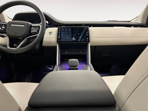 Used 2025 Land Rover Discovery Sport S image 11