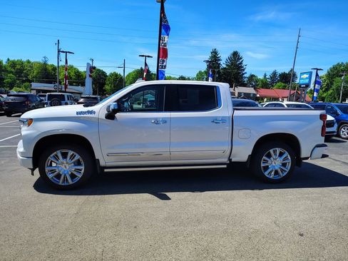 Used 2025 Chevrolet Silverado 1500 High Country AWD/4WD image 8