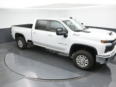 Used 2024 Chevrolet Silverado 2500 LT image 47