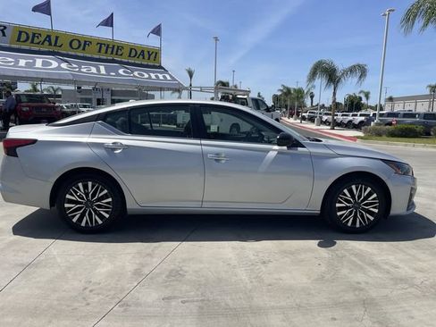 Used 2024 Nissan Altima 2.5 SV FWD image 9