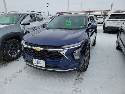 Used 2024 Chevrolet Trax LT w/ LT Convenience Package image 1