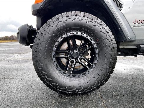 Used 2023 Jeep Gladiator Rubicon image 9