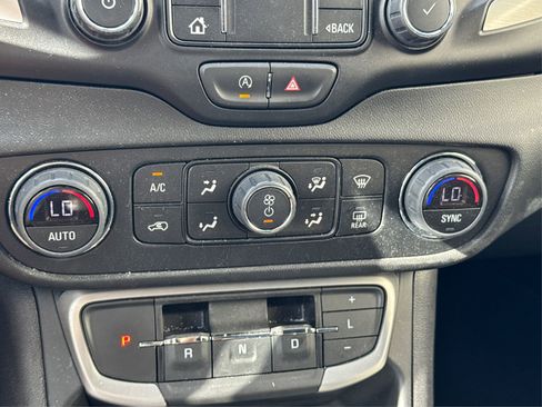 Used 2023 GMC Terrain SLT w/ Tech Package image 30