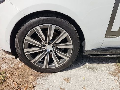 Used 2025 Land Rover Range Rover Long Wheelbase Autobiography image 7