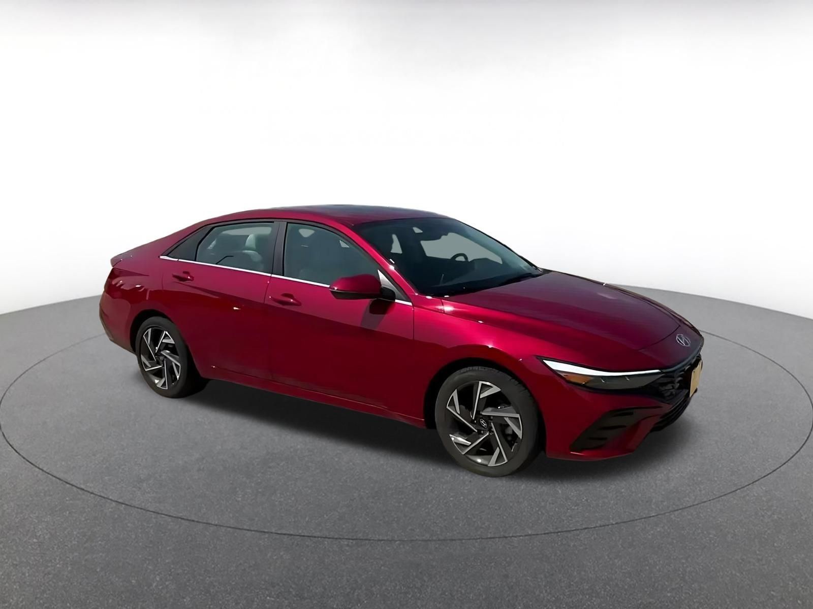 Used 2025 Hyundai Elantra Limited FWD image 2