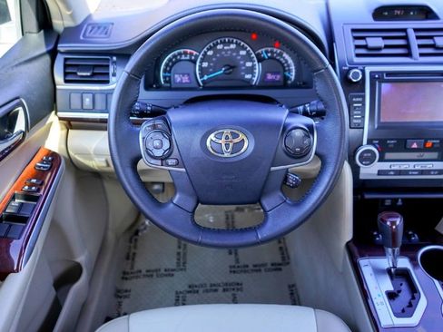 Used 2012 Toyota Camry XLE w/ Leather Pkg image 22