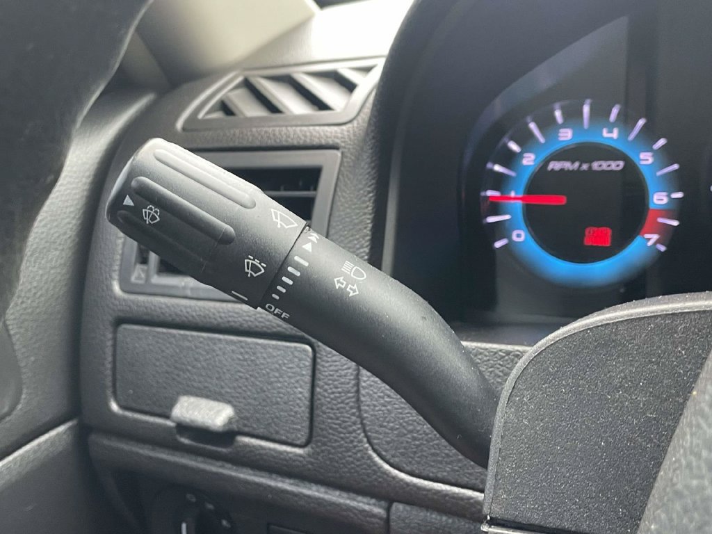 Used 2010 Ford Fusion SE FWD image 25