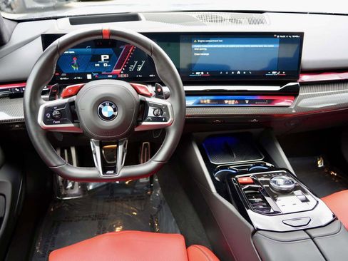 Used 2025 BMW M5 w/ Carbon Package image 25