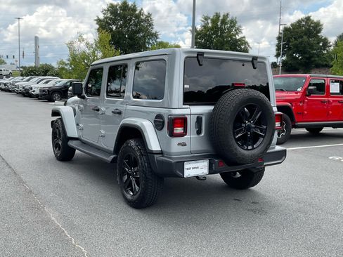 Used 2023 Jeep Wrangler Unlimited Sahara AWD/4WD image 3