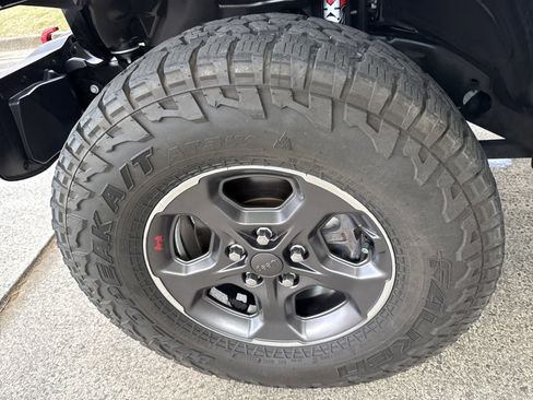 Used 2020 Jeep Gladiator Rubicon AWD/4WD image 13