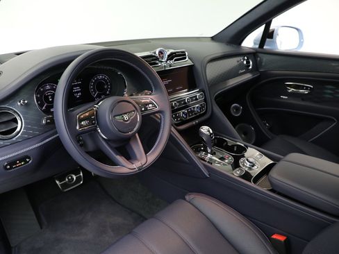 New 2025 Bentley Bentayga image 15