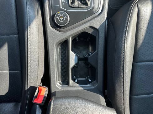 Used 2020 Volkswagen Tiguan SE w/ Panoramic Sunroof Package AWD/4WD image 8