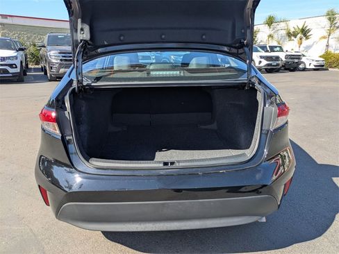 Used 2025 Toyota Corolla LE image 30
