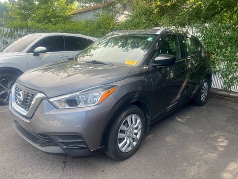 Used 2019 Nissan Kicks S FWD image 1