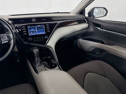 Used 2018 Toyota Camry LE image 23