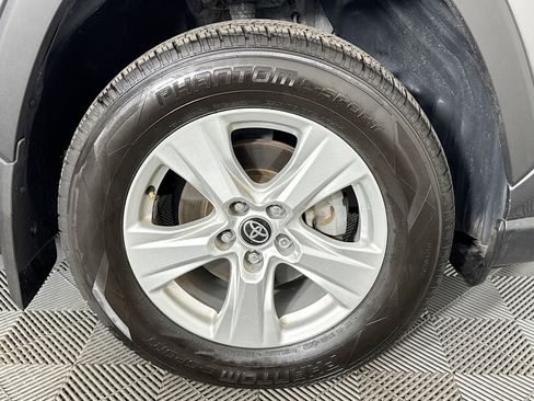 Used 2021 Toyota RAV4 XLE image 31