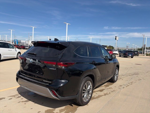 Used 2024 Toyota Highlander Limited AWD/4WD image 7