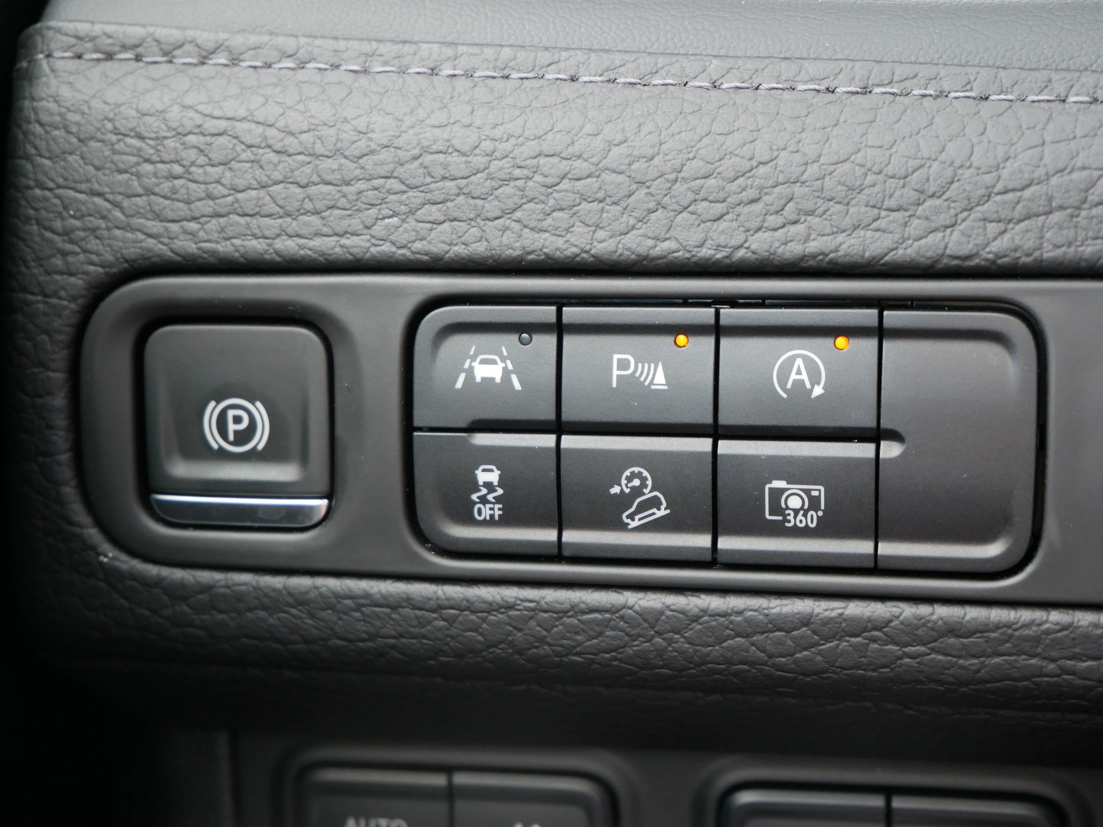 Used 2024 GMC Yukon XL Denali AWD/4WD image 30