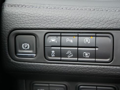 Used 2024 GMC Yukon XL Denali AWD/4WD image 30