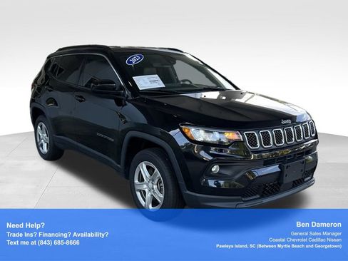 Used 2023 Jeep Compass Latitude AWD/4WD image 3