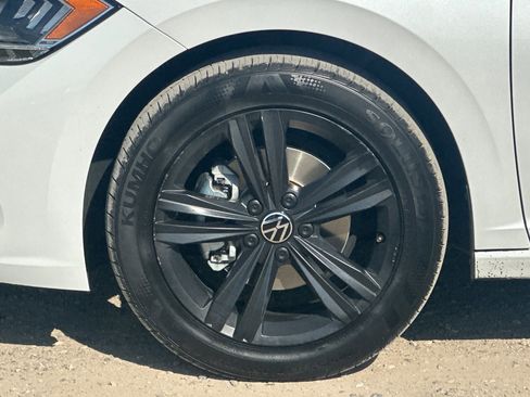 Certified 2024 Volkswagen Jetta SE w/ Panoramic Sunroof Package image 24