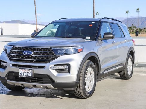 Used 2024 Ford Explorer XLT w/ Equipment Group 202A image 4