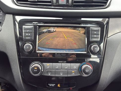 Used 2022 Nissan Rogue Sport S image 17