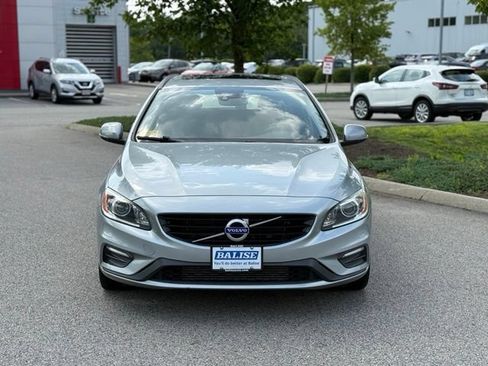 Used 2018 Volvo V60 T5 Dynamic FWD image 2