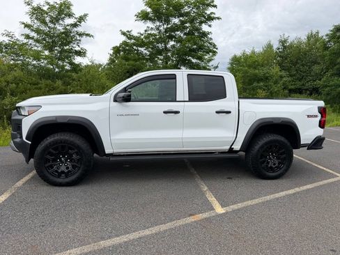 Used 2024 Chevrolet Colorado Trail Boss w/ Technology Package AWD/4WD image 31
