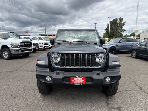 Used 2025 Jeep Wrangler Sport AWD/4WD image 7